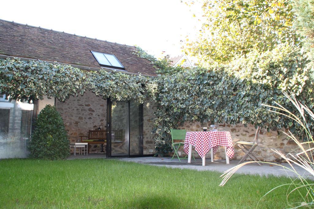 Le Nid D'Hirondelles Bed & Breakfast Perthes-en-Gatinais Bagian luar foto