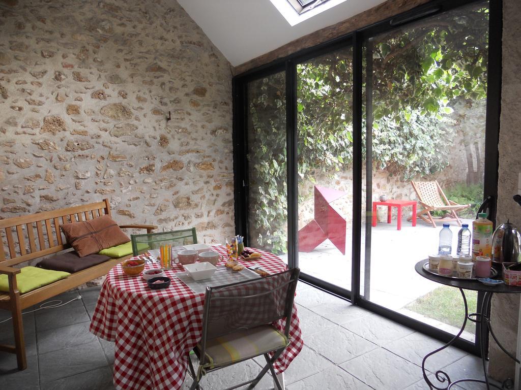 Le Nid D'Hirondelles Bed & Breakfast Perthes-en-Gatinais Bagian luar foto