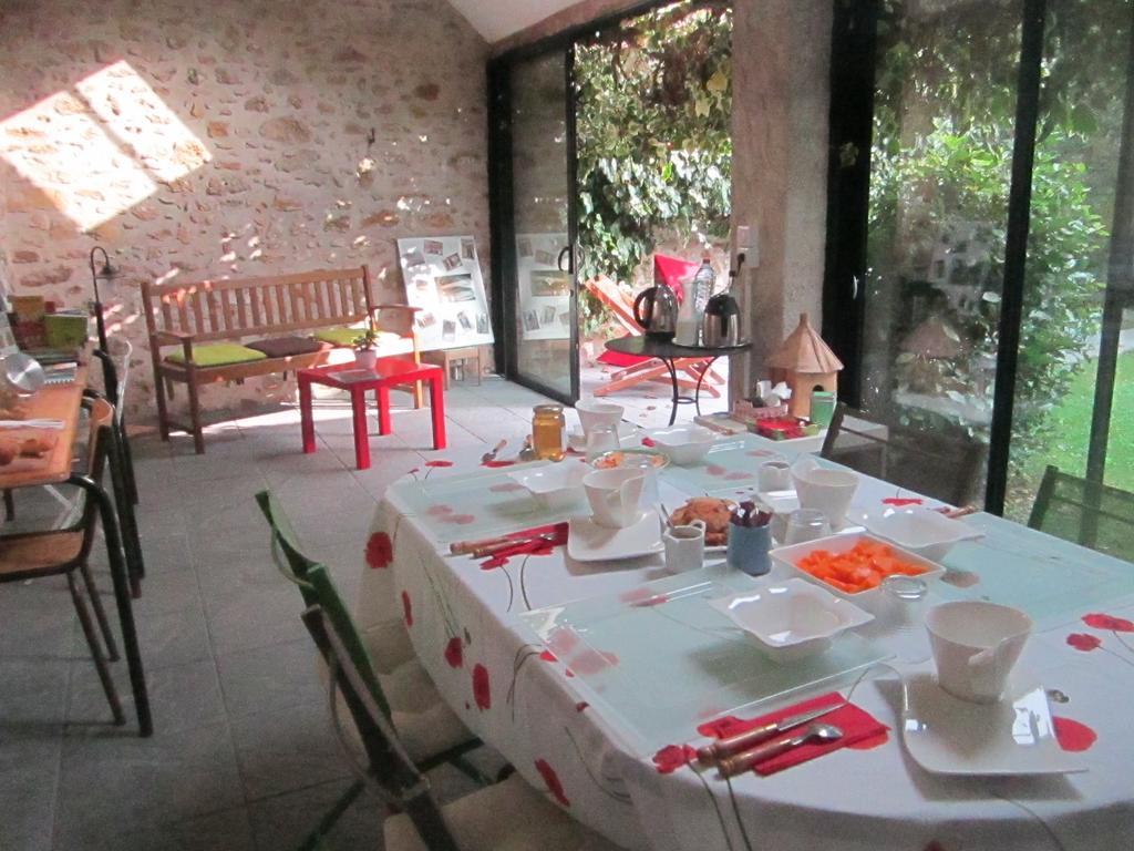 Le Nid D'Hirondelles Bed & Breakfast Perthes-en-Gatinais Bagian luar foto