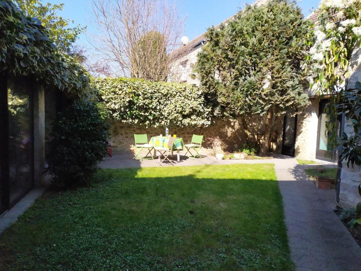 Le Nid D'Hirondelles Bed & Breakfast Perthes-en-Gatinais Bagian luar foto